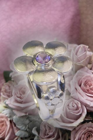 blomsterringihvidguldmedametyst.jpg