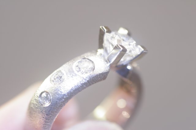 ring14kthvidguldmeddiamanter3.jpg